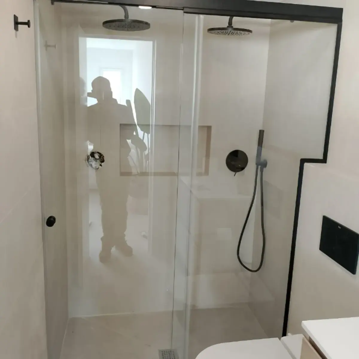Cambio de bañera por plato de ducha en Valencia: trabajo realizado por Reformas Alessandro